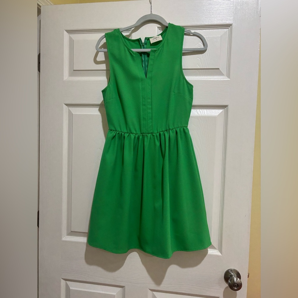 Green sleeveless fit n’ flare dress